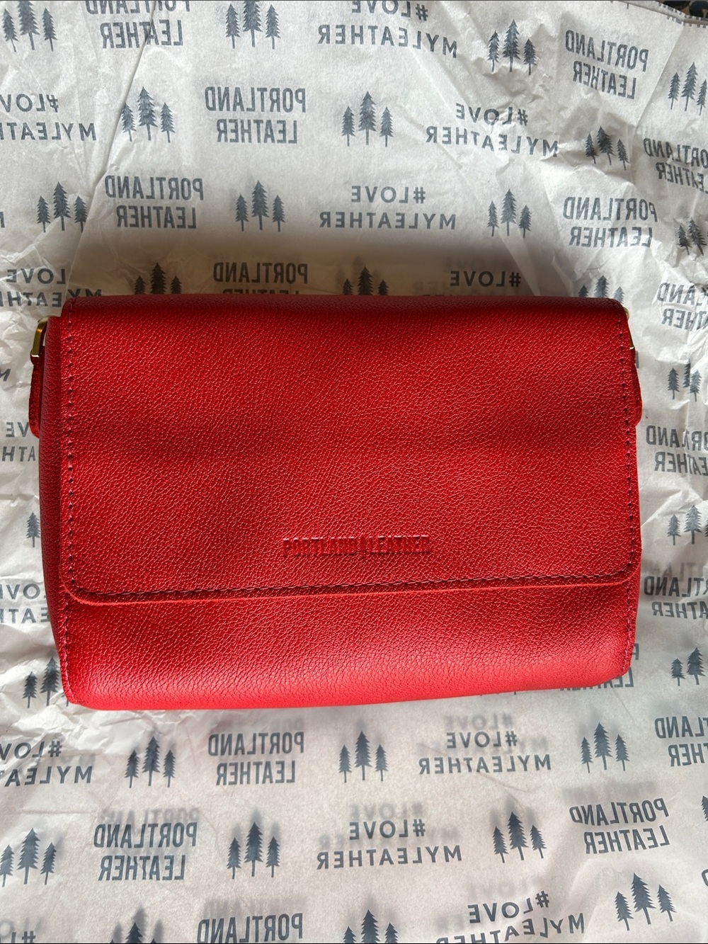 PLG Red.com Metro. Vibrant Crossbody With A BONUS PLG Sticker Sheet - Picture 2 of 9